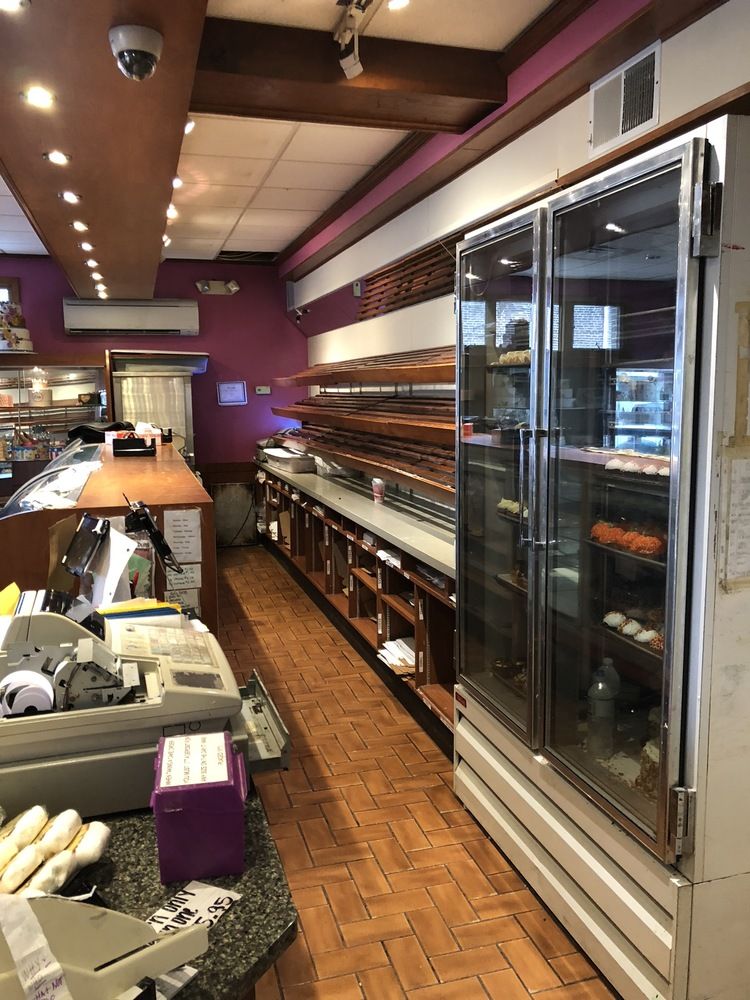 Traub's Bakery: 1020 Lincoln Avenue, Prospect Park, PA 19076